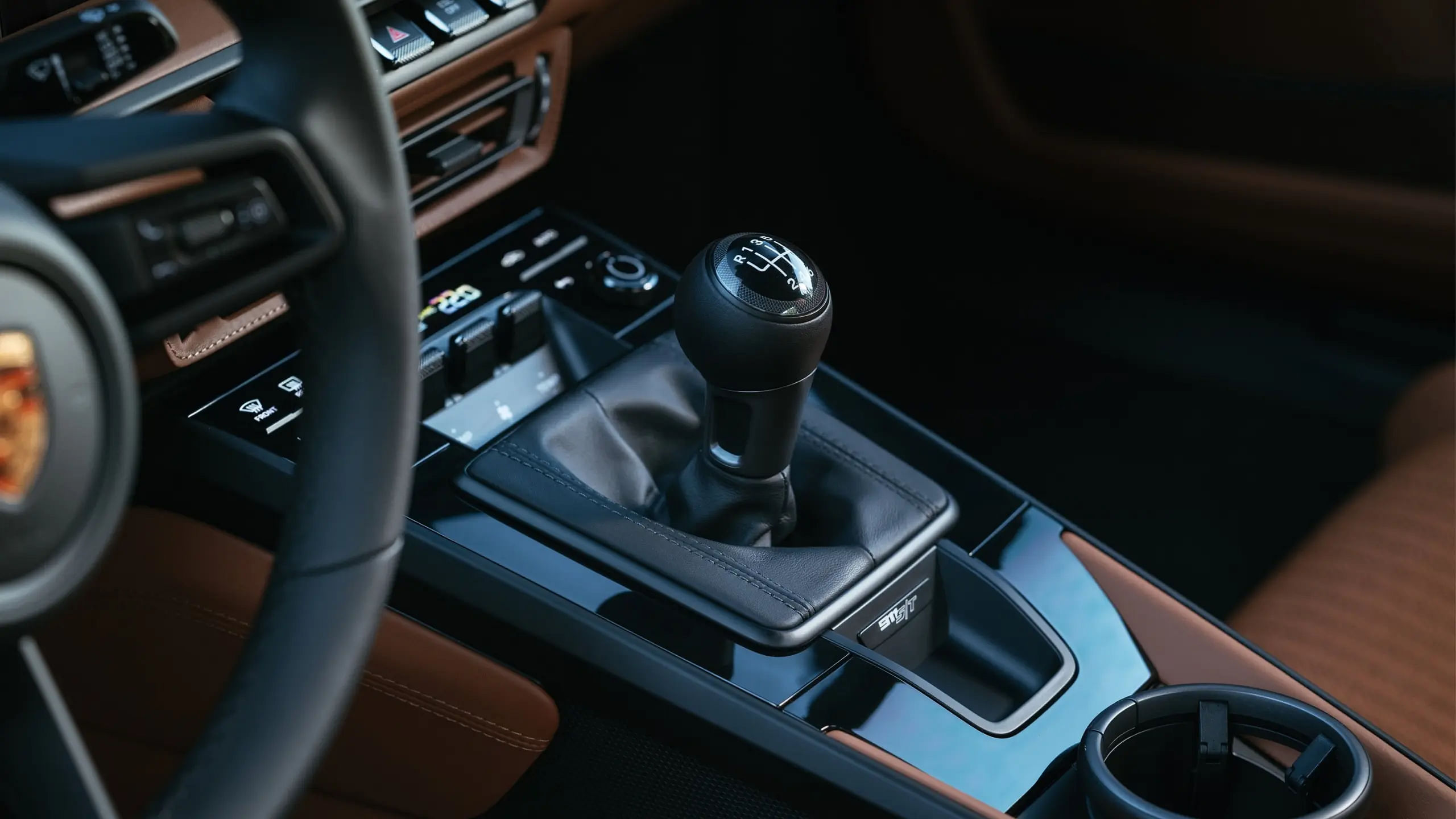 2024 Porsche 911 S/T gear shifter