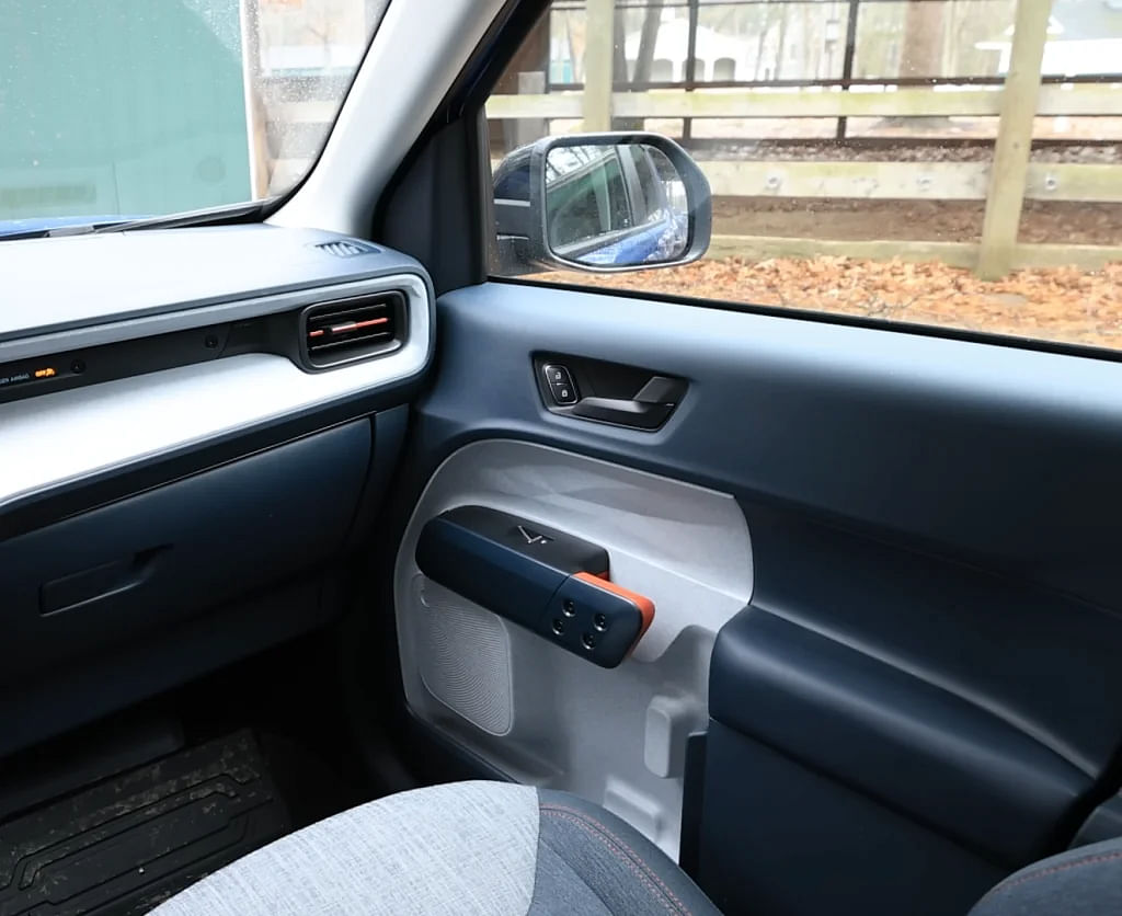 Ford Maverick XLT Interior Photograph