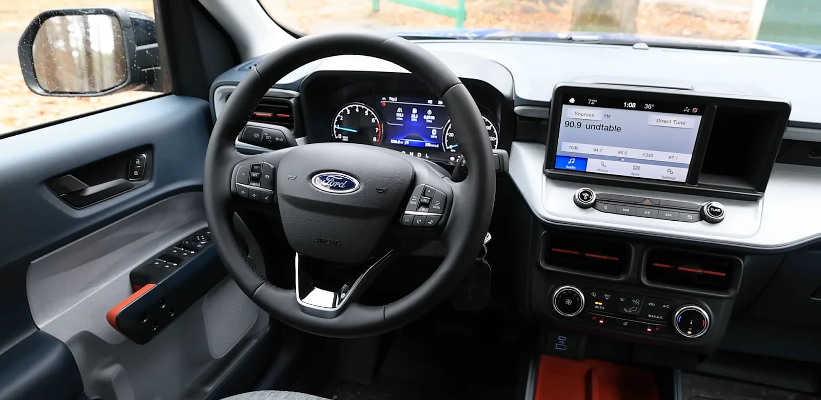 Ford Maverick XLT Interior Photograph