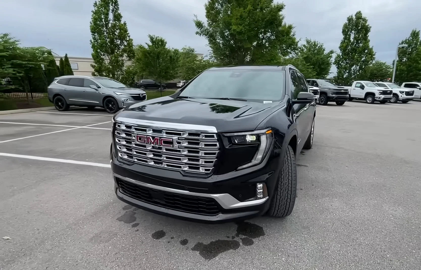 2024 GMC Acadia Front Profile