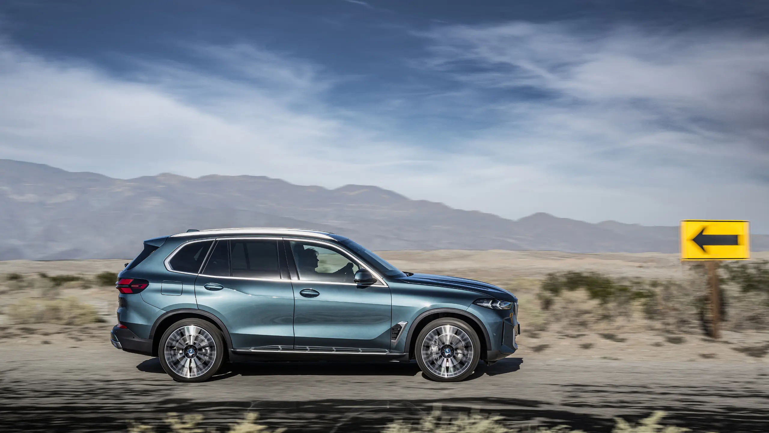 2024 BMW X5 side