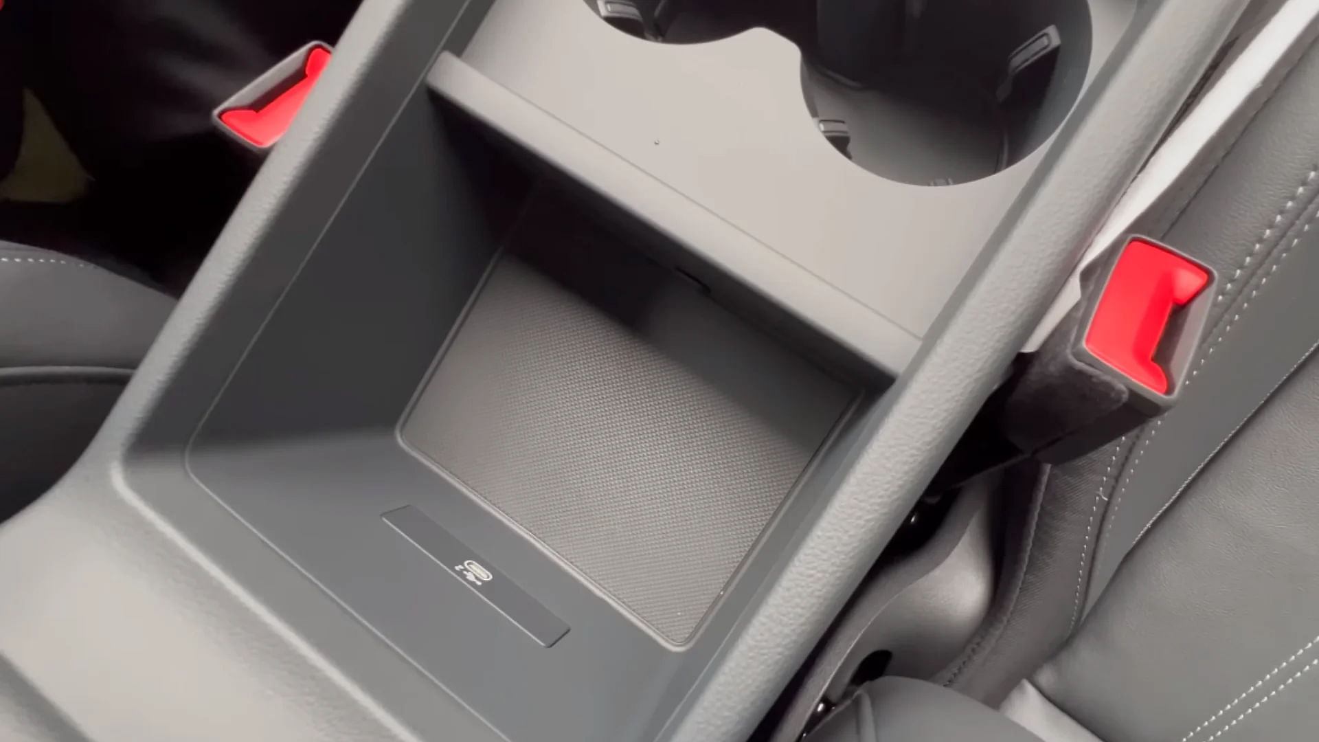 2024 Audi Q5 Center Console Storage 