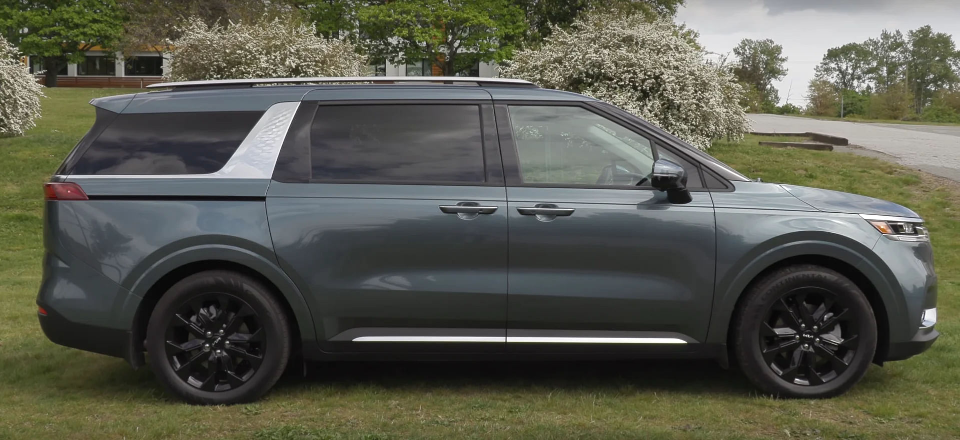 2024 Kia Carnival Side Profile