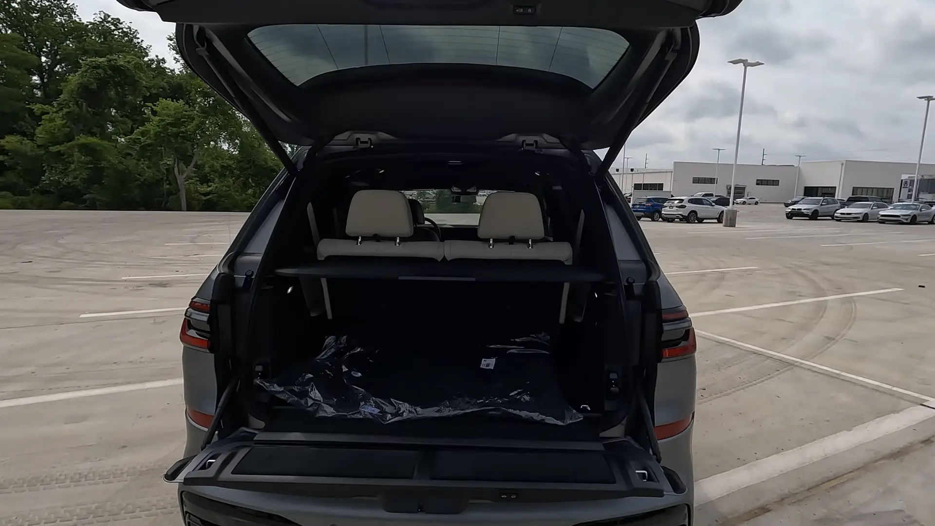 2024 BMW X7 cargo space