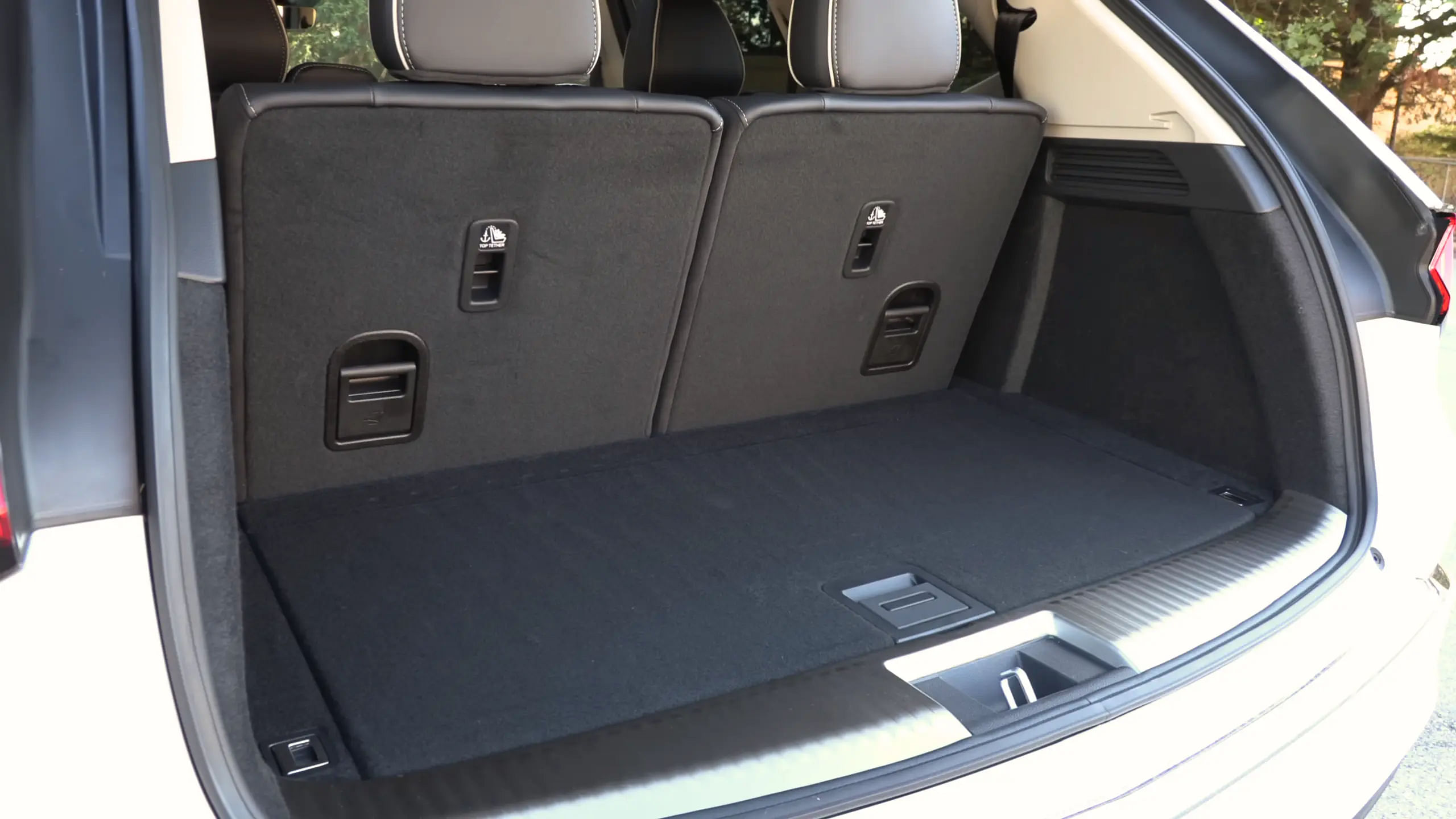 2024 Acura MDX cargo space