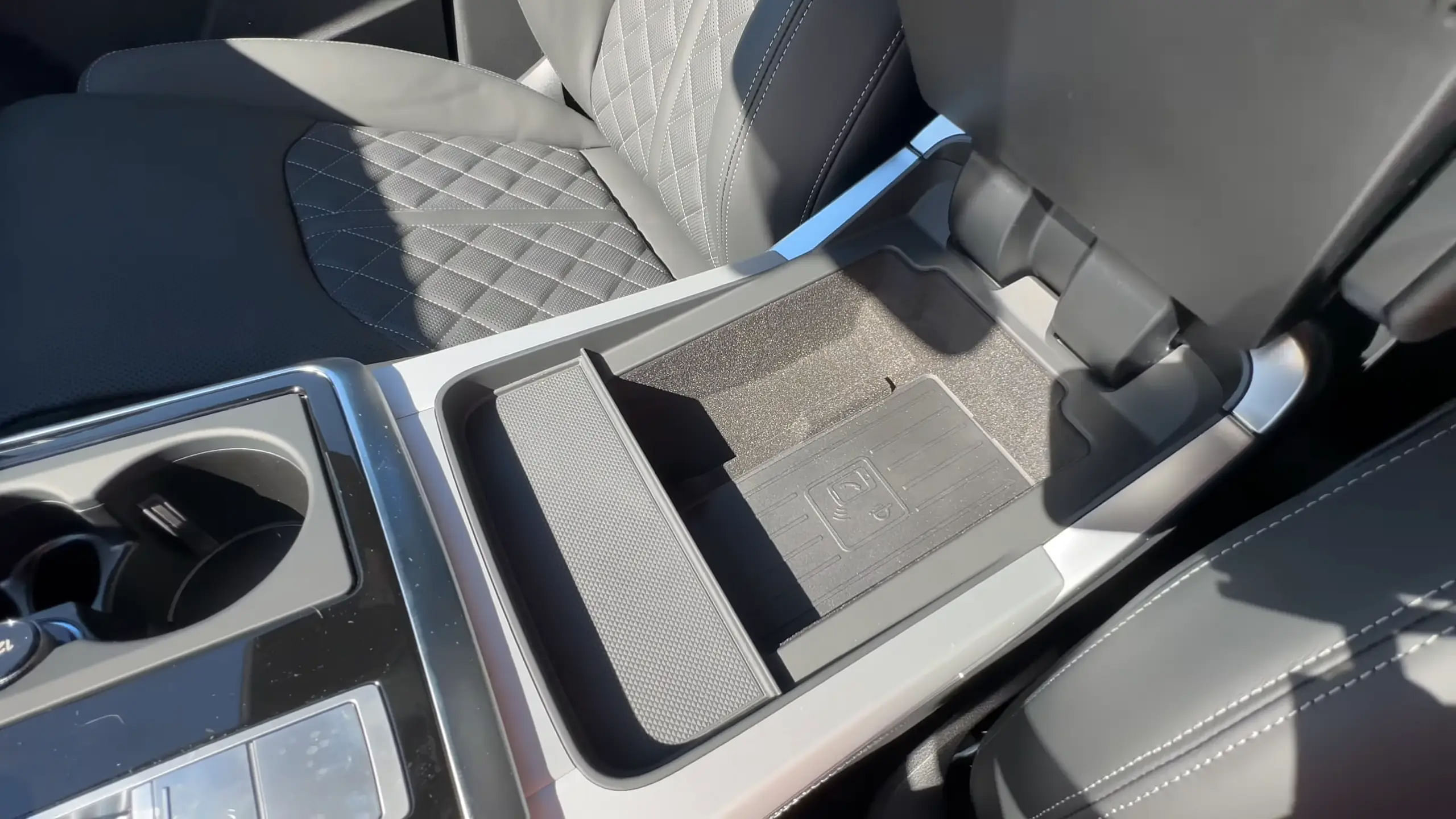 2024 Audi Q7 center console storage