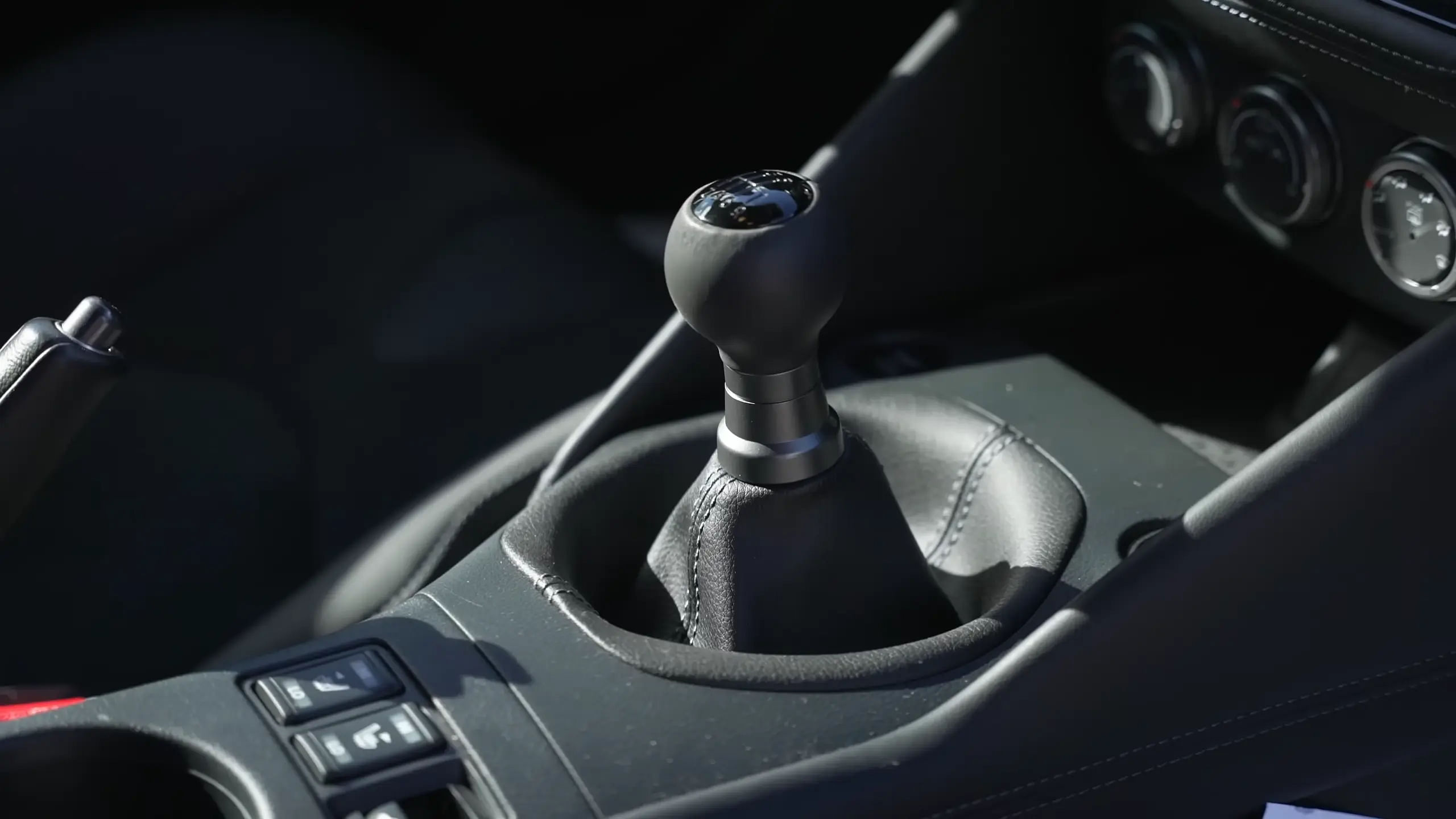 2024 Nissan Z 6-speed manual shifter