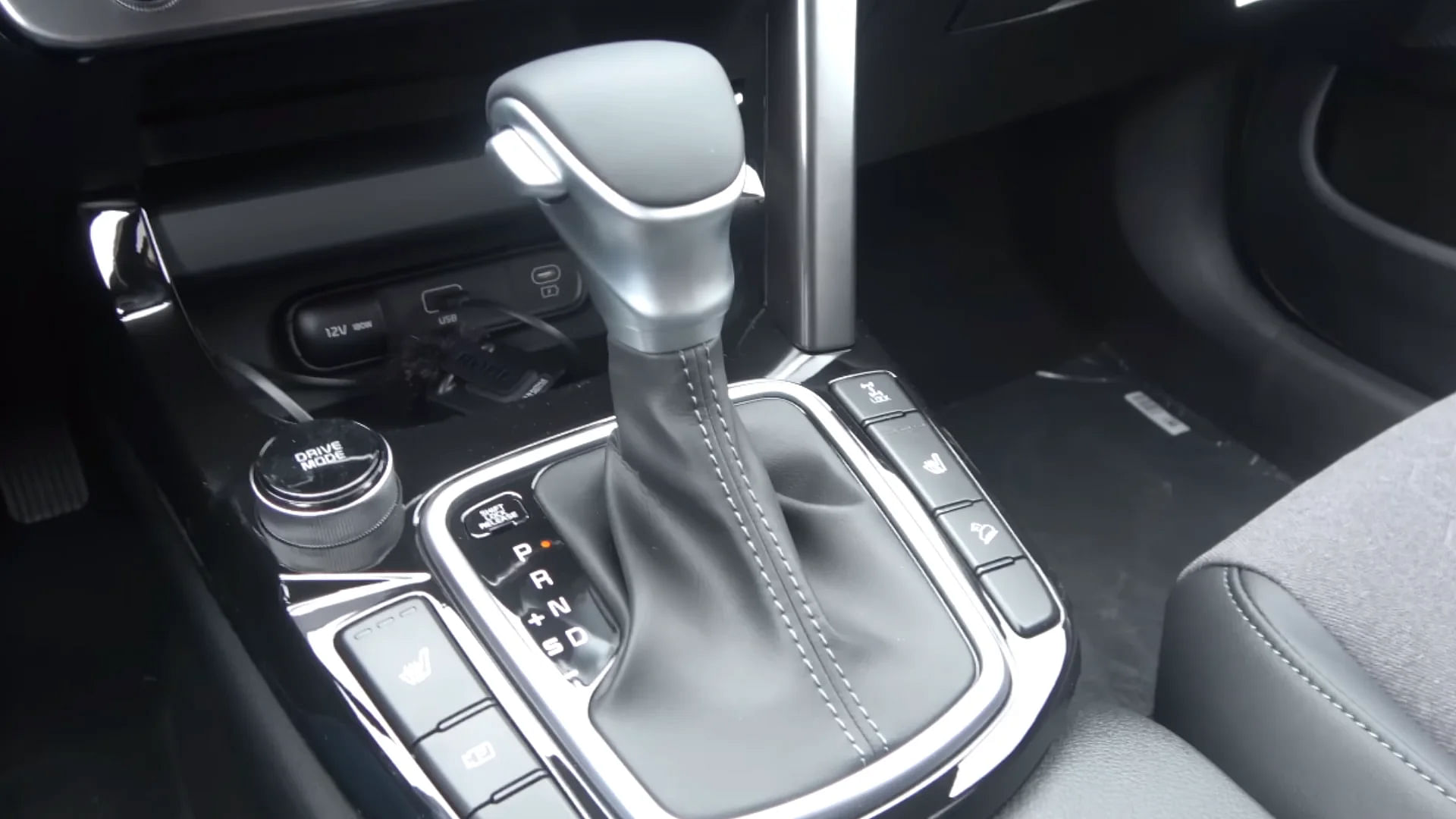 2024 Kia Seltos X Line shift lever