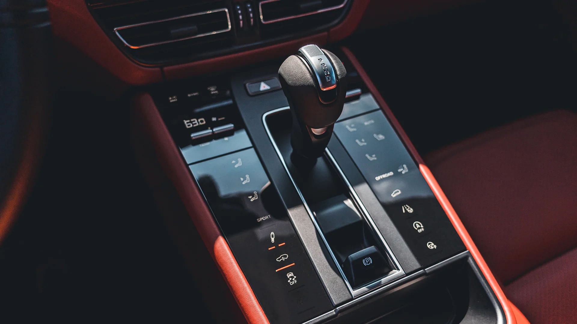 2024 Porsche Macan Interior